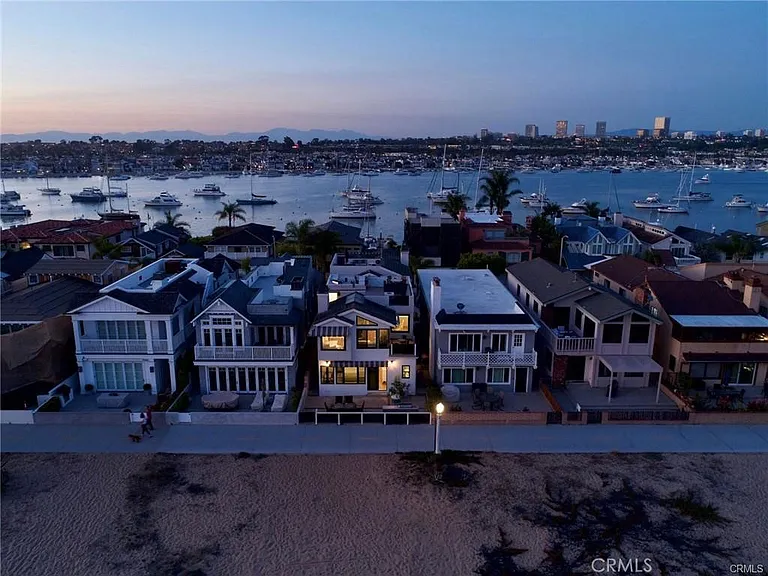 1119 E Balboa Blvd #A — Photo 29