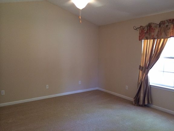 3rd image of 218 Windsor Village Dr