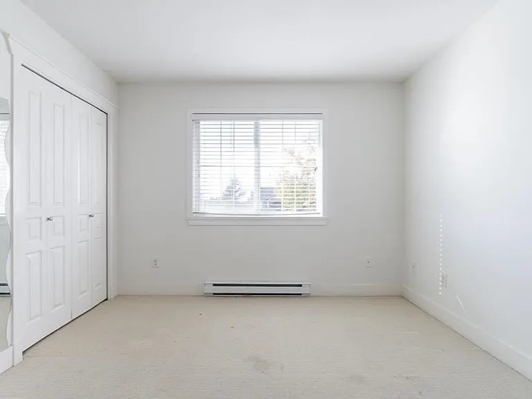 690X 190th St #BASEMENT — Photo 8