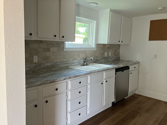 3rd image of 530 SE 2nd St