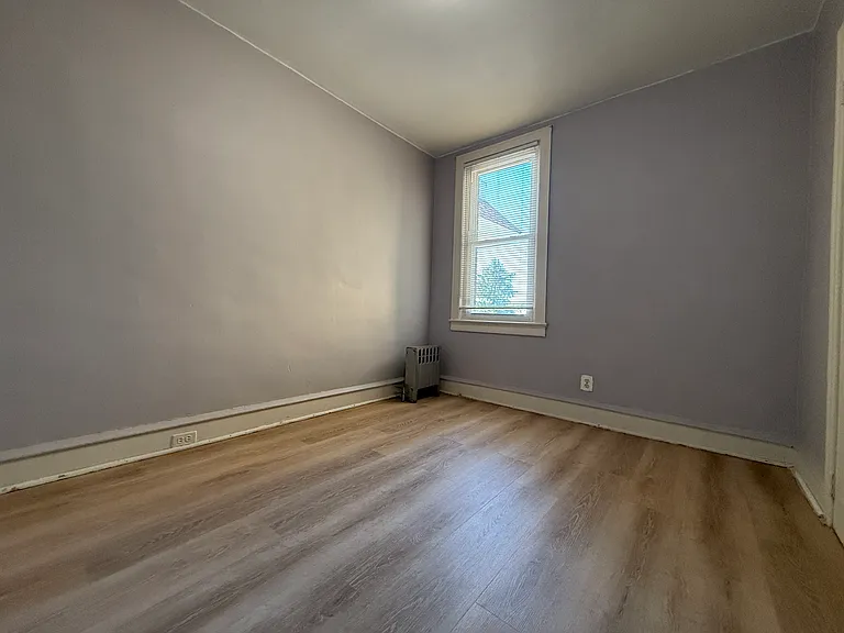 212 E Sheldon St — Photo 20