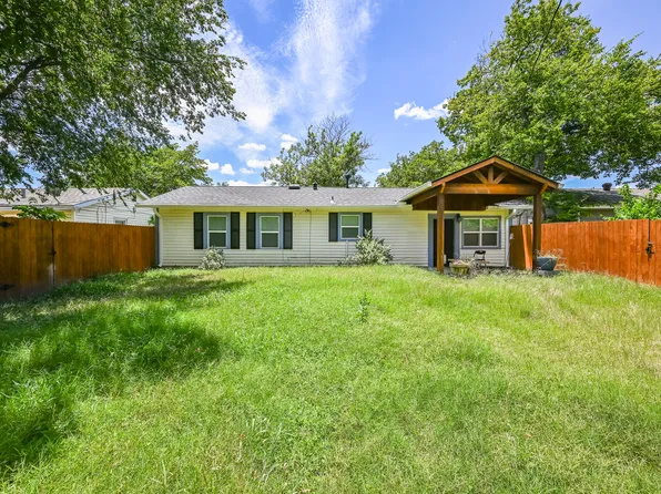 528 NW King St, Burleson, TX 76028
