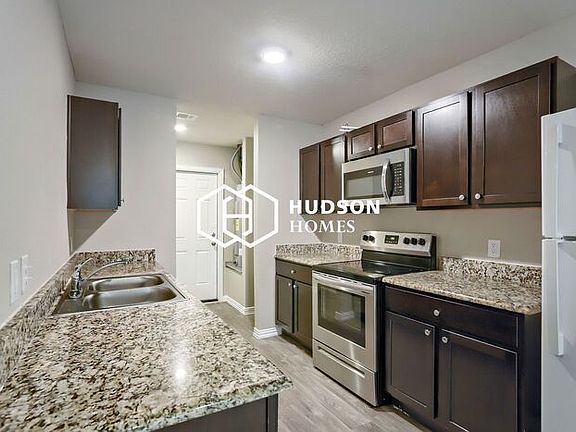4th image of 8118 Chateau St