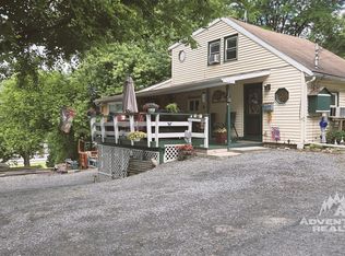 12 N Main St, Montgomery, PA 17752