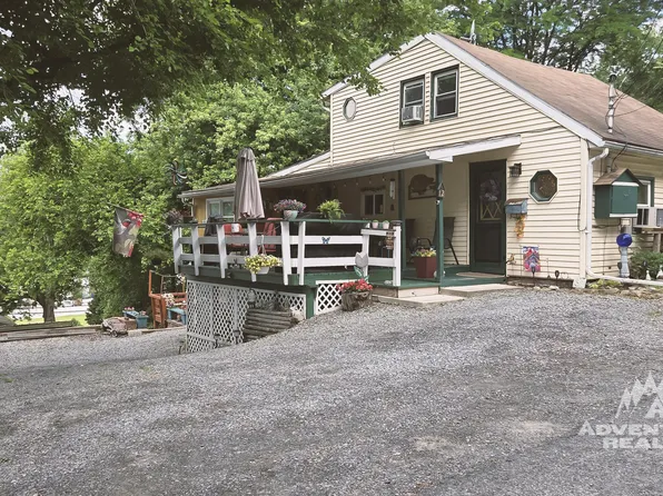 12 N Main St, Montgomery, PA 17752