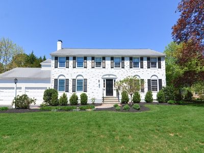 61 Eisenhower Cir, Wellesley, MA, 02482