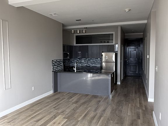 5th image of 99 W Main St Ste 306