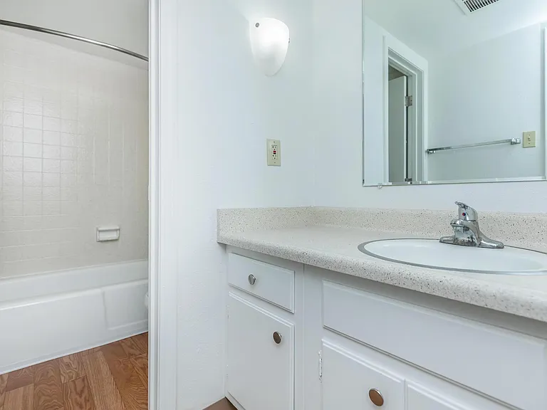 Villa Apartments — Photo 28