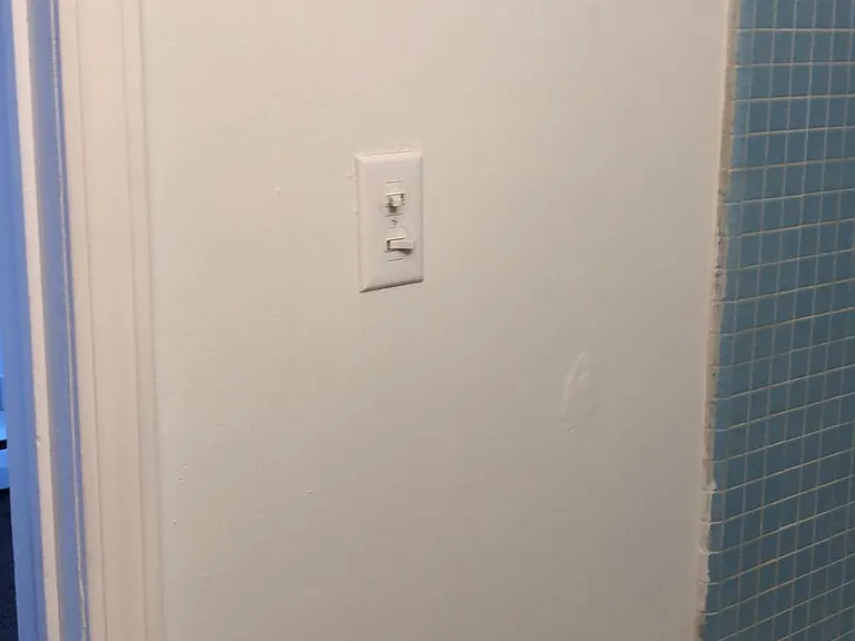 Colonial Manor — Photo 32