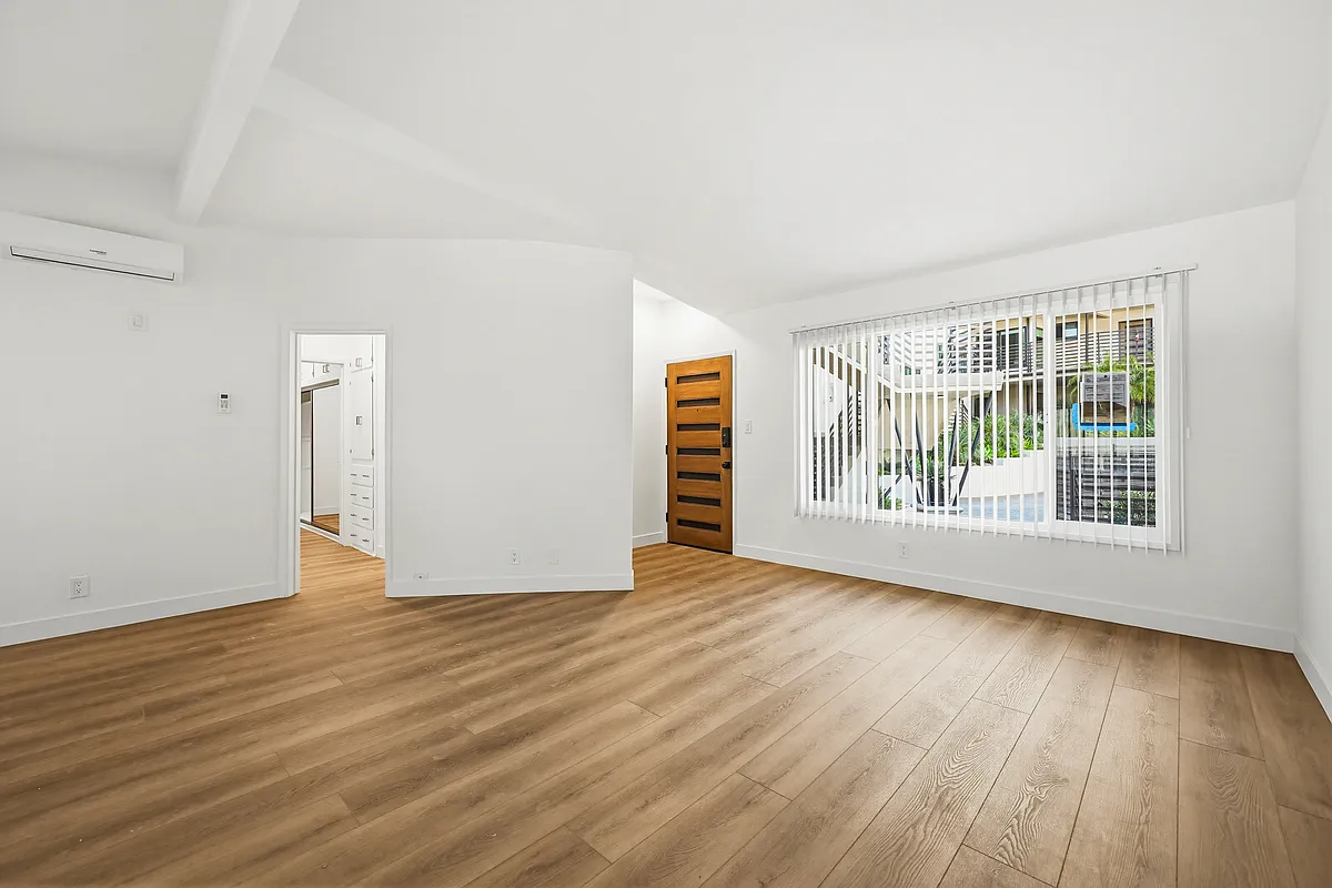 Building Photo - 1320 Miller Dr #2