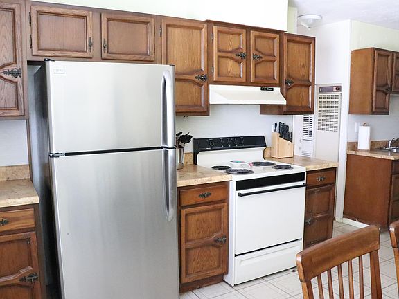 3rd image of 829 E 25th Ave