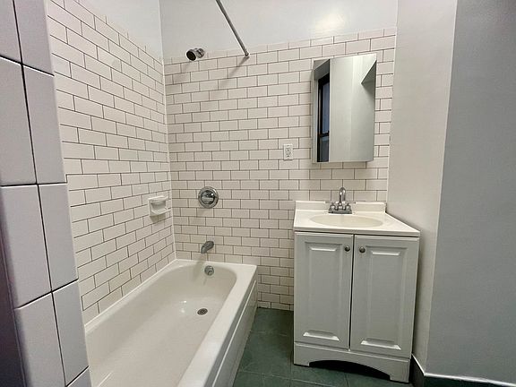 4th image of 422 E 75th St APT 1RE