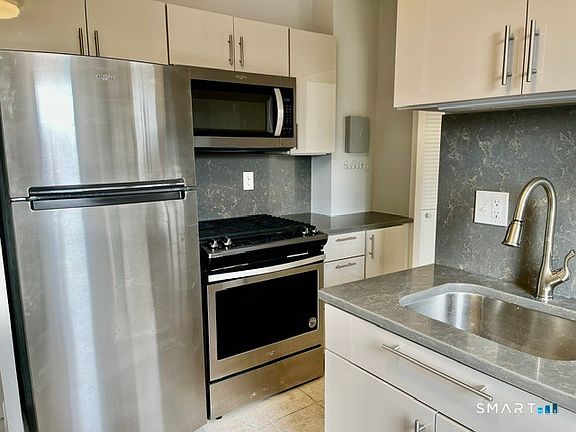 3rd image of 444 Bedford St APT 9R