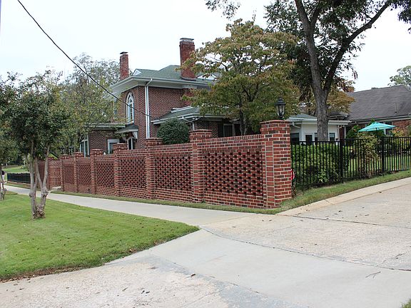 4th image of 217 Stanley Ave