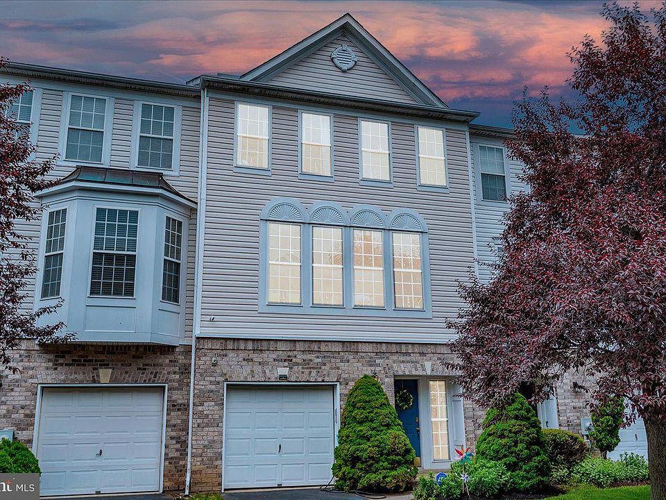 1st image of 526 E Boxborough Dr