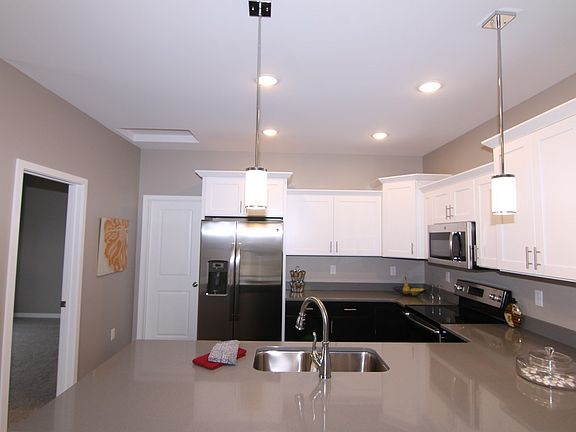 4th image of 1292 Daisy Cir