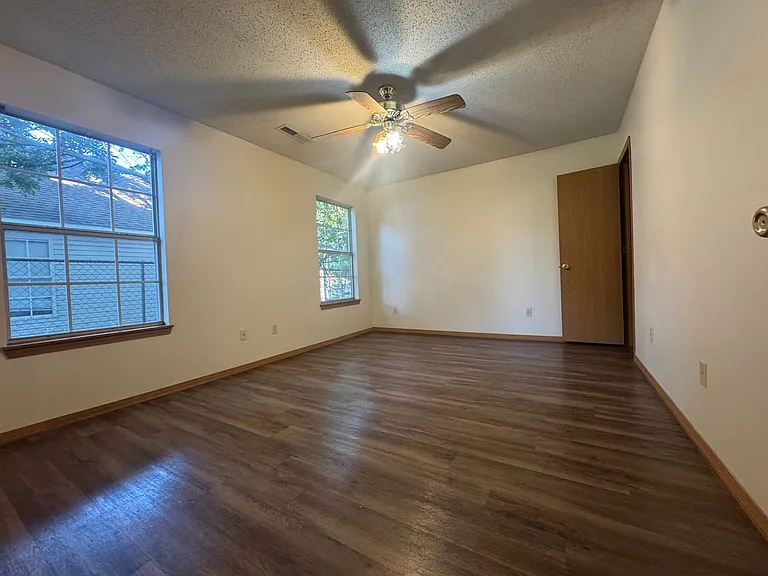 1502 Crescent St — Photo 11