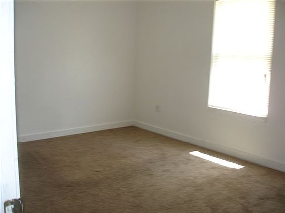 5th image of 3400 E 61st St APT A