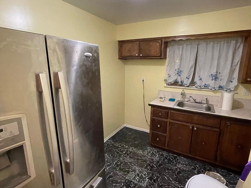 1st image of 7 Norwich St Floor 1