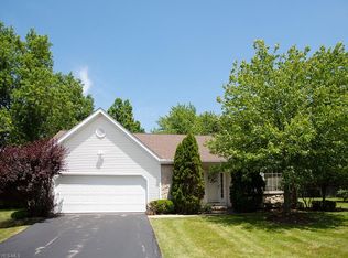 1707 Richmond Rd, Lyndhurst, OH 44124