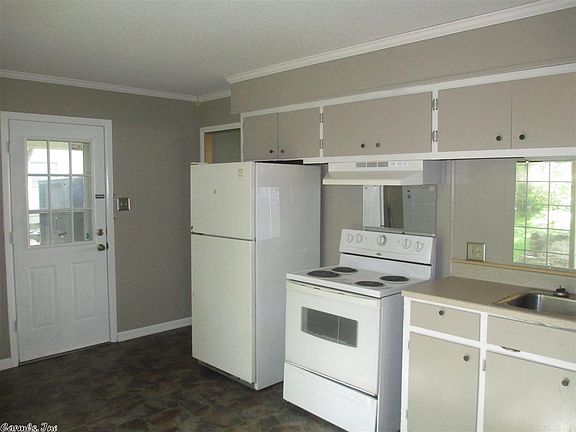 4th image of 904 N Holly St
