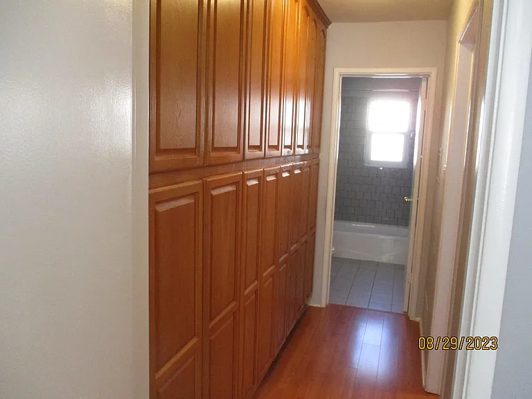 2038 E Chevy Chase Dr #B — Photo 8
