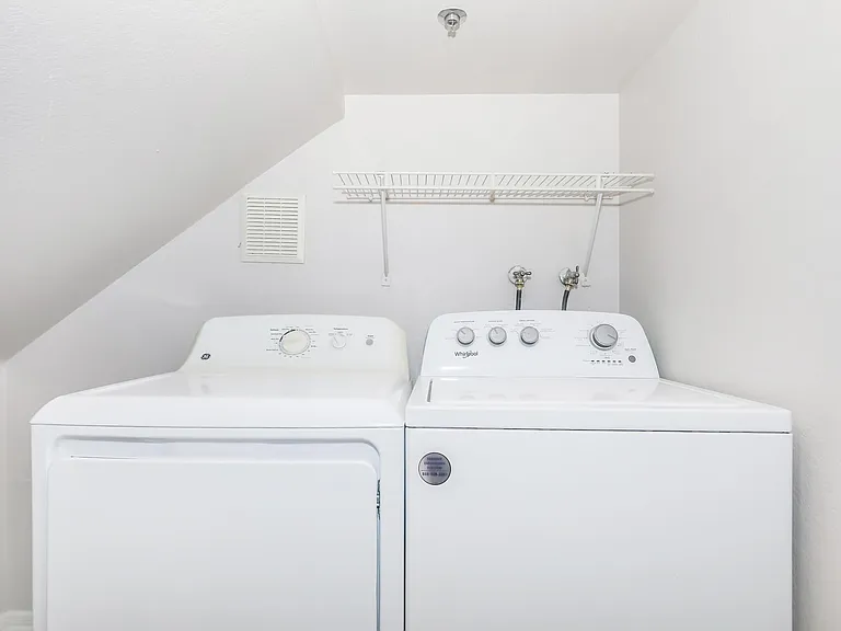 Full Size In-Unit Washer/Dryer