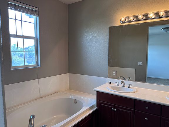 Master Bed Bath tub and vanity