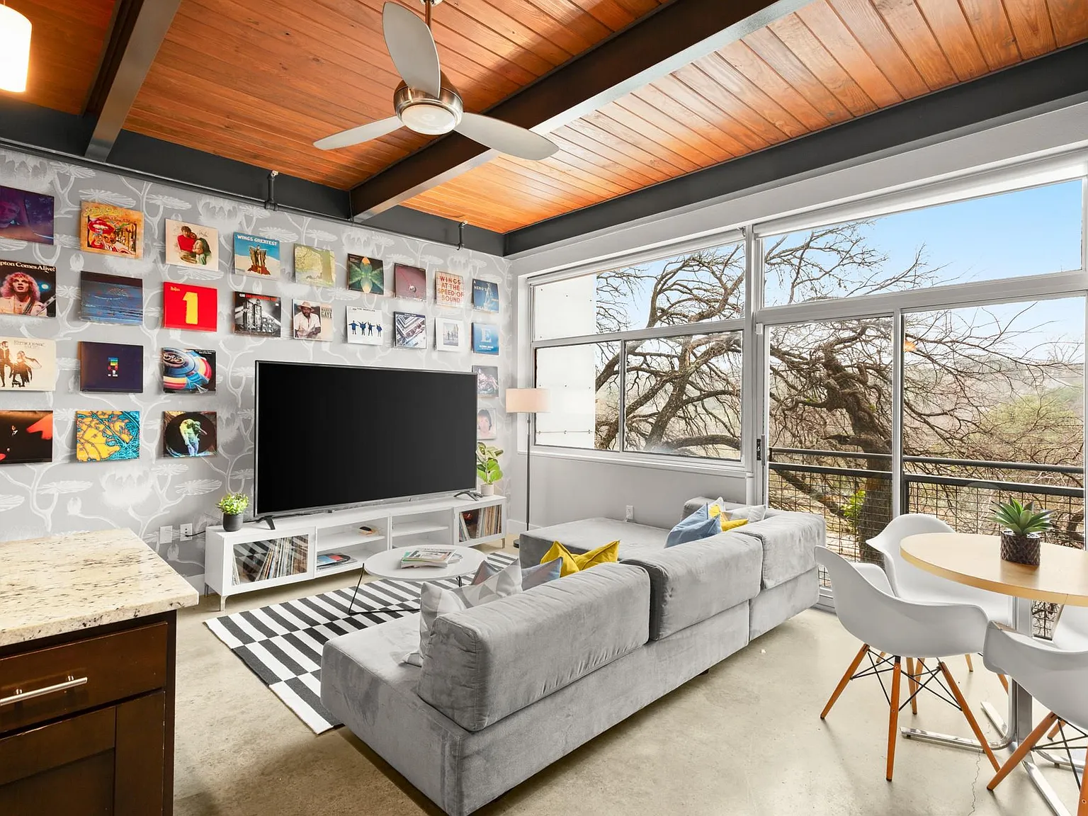 1 bed, 1.0 bath, 826 sqft, $2,400 — Photo 3