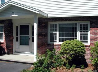 25 College St APT 3, Clinton, CT 06413