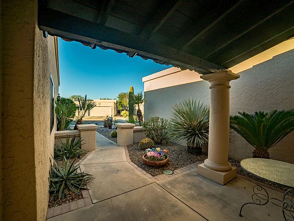 3rd image of 985 W Calle De Emilia
