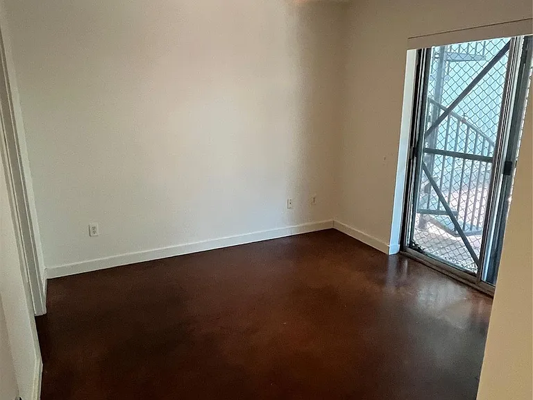 1315 Buckner St — Photo 15
