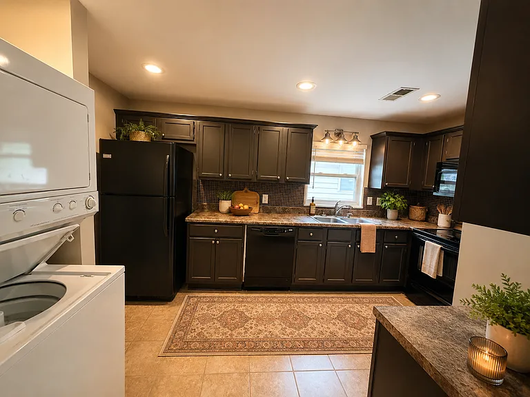 1008 Broadway St — Photo 18