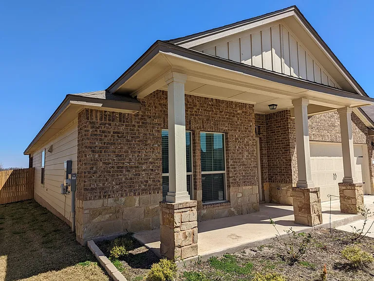 113 Kyra Ln — Photo 2