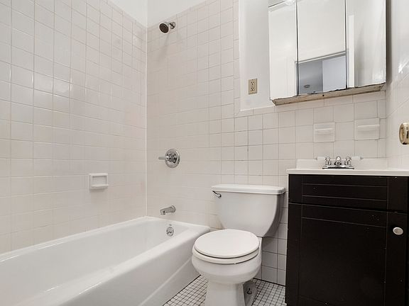 5th image of 127 W 72nd St #5R1