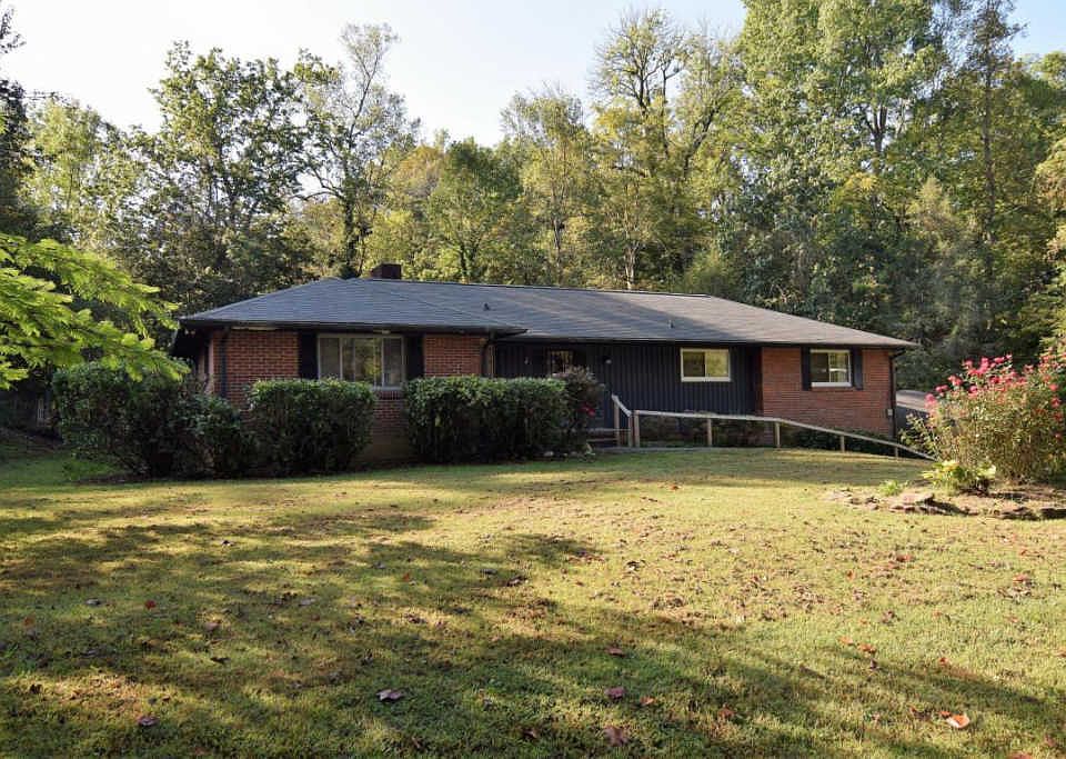 1st image of 302 Lake Forest Dr