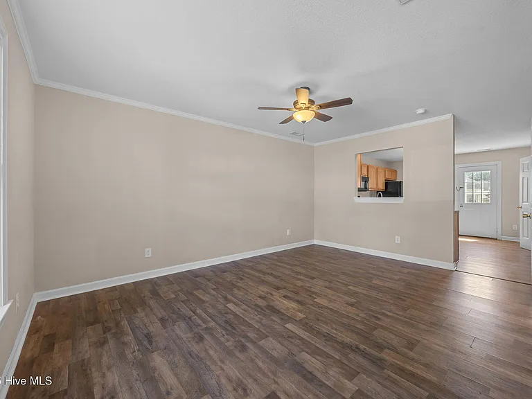 911 Springwood Dr — Photo 3