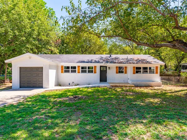 1012 Red Bud Dr, Azle, TX 76020