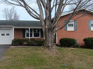 290 Hickory Dr, Christiansburg, VA 24073