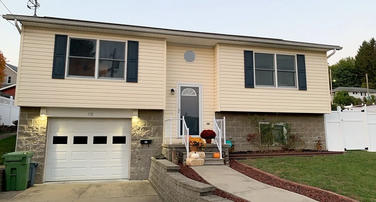 3 bed, 1494 sqft, $1,900 — Photo 1