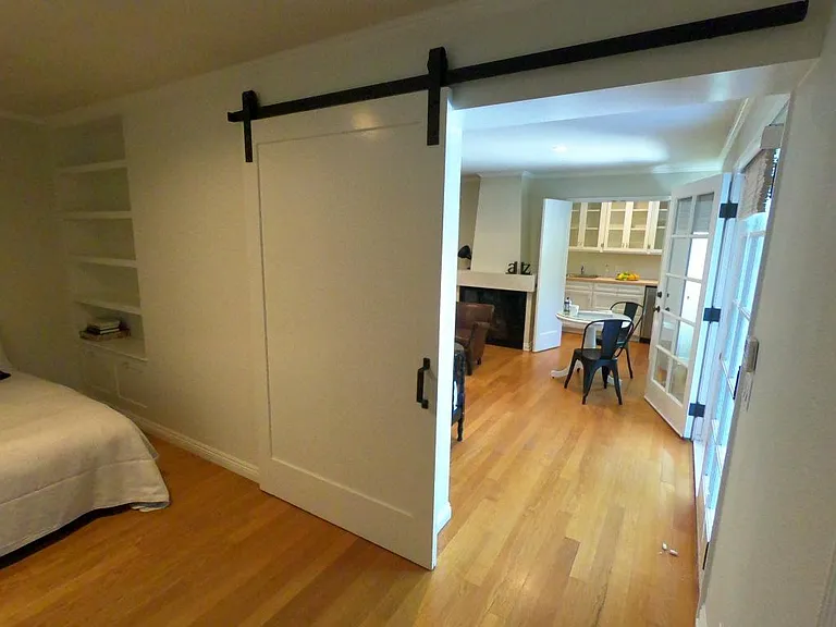 2285 N Beachwood Dr #12 — Photo 20