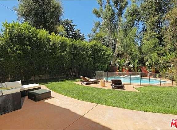 3rd image of 3957 Eureka Dr