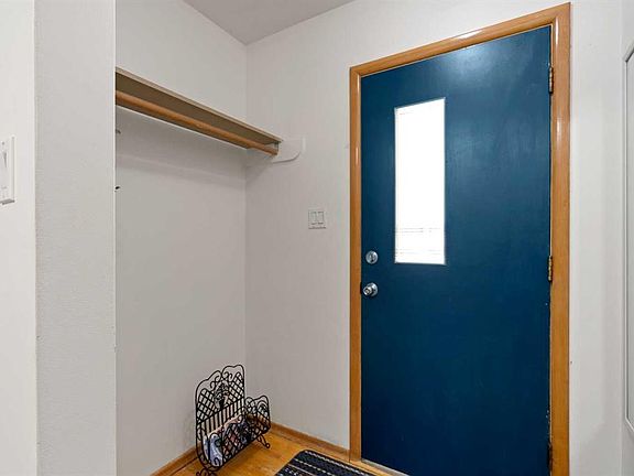 4th image of 85 S Huckvale Cres SW