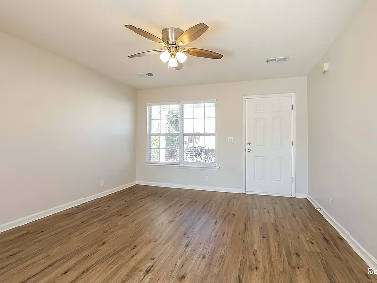 1133 Geneil Ln — Photo 5