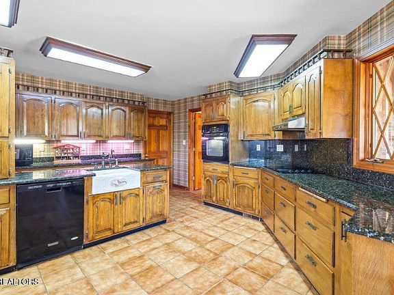 26th image of 4728 N Wildwood Rd