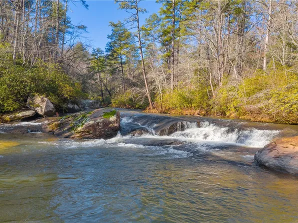 282 Little River Ln, Walhalla, SC 29691