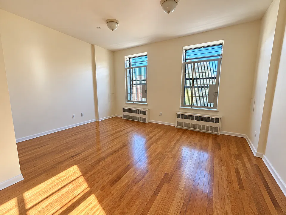 295 Throop Ave #3B