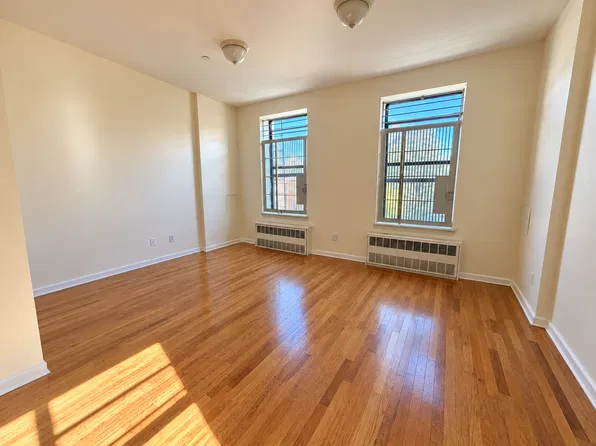 295 Throop Avenue image 1 of 6