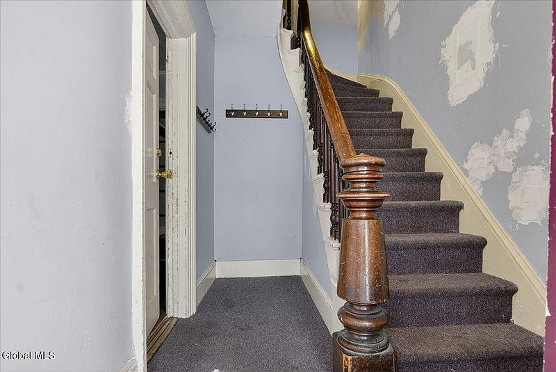 3rd image of 35 Grant Street