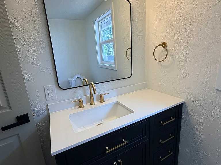 1071 W 11th Ave #1 — Photo 12